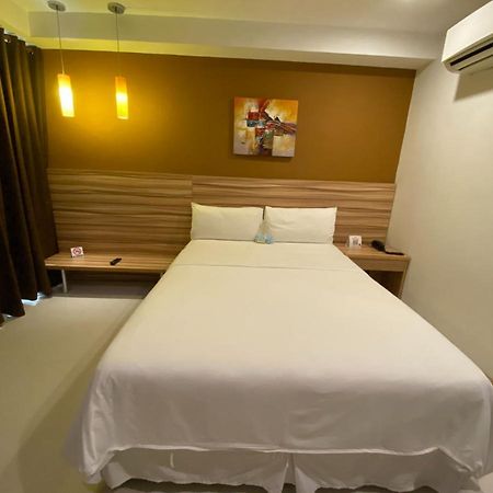 Capital O 820 Guijo Suites Makati Manila Eksteriør bilde
