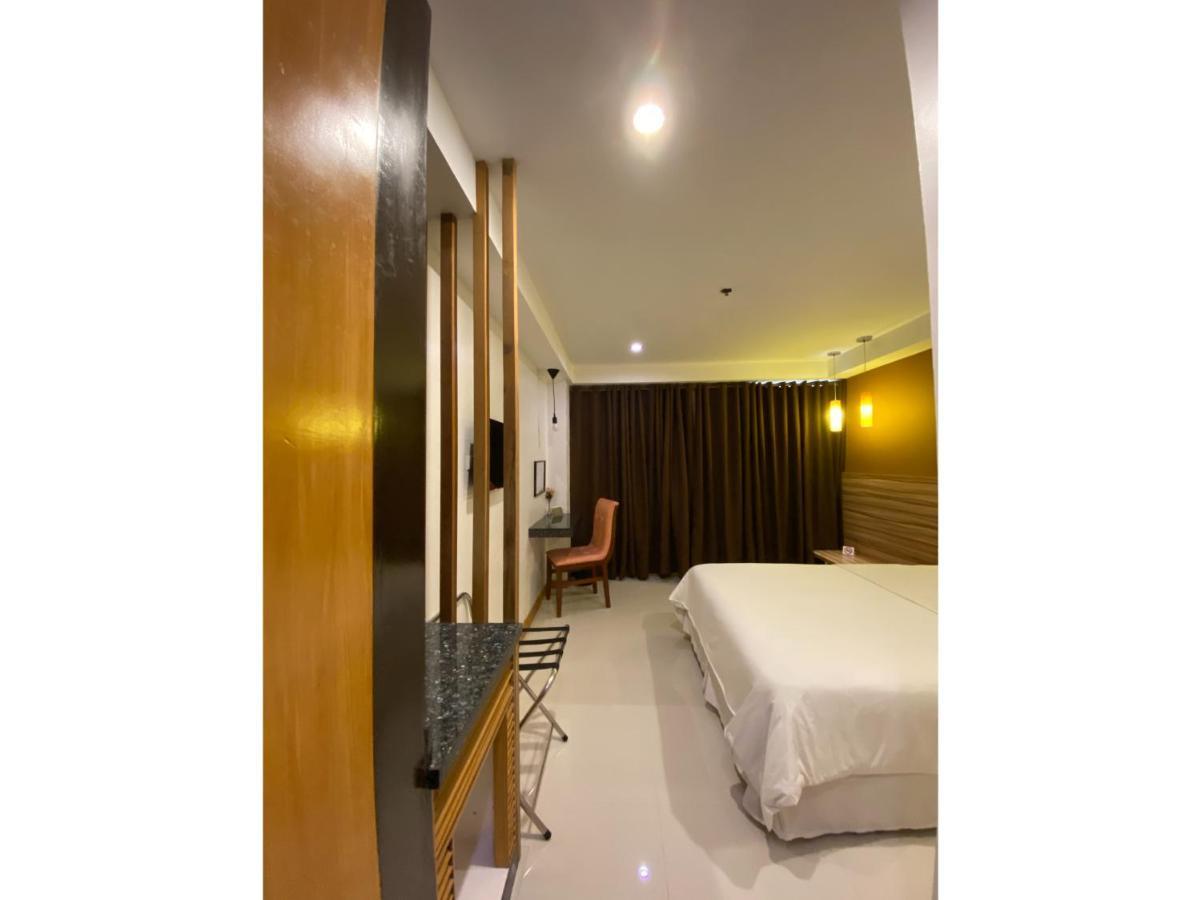 Capital O 820 Guijo Suites Makati Manila Eksteriør bilde