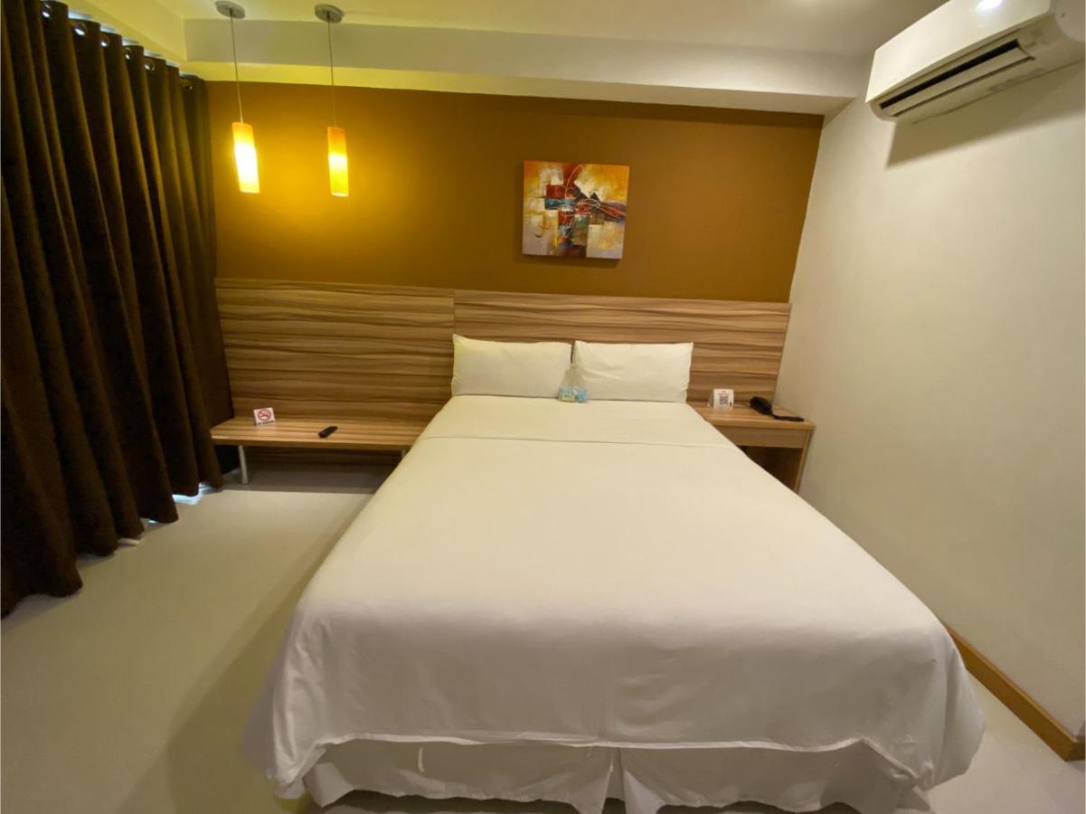 Capital O 820 Guijo Suites Makati Manila Eksteriør bilde