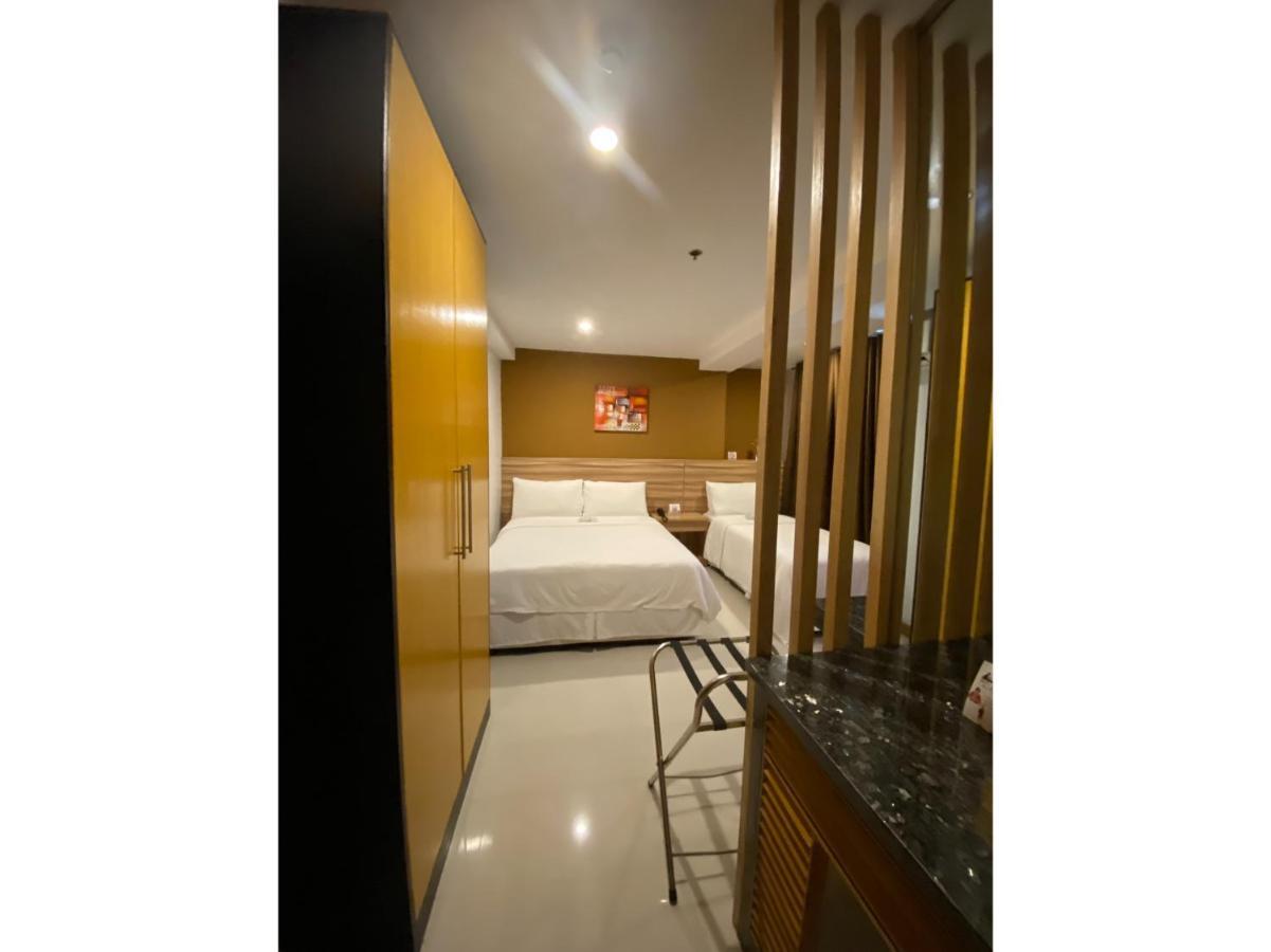 Capital O 820 Guijo Suites Makati Manila Eksteriør bilde