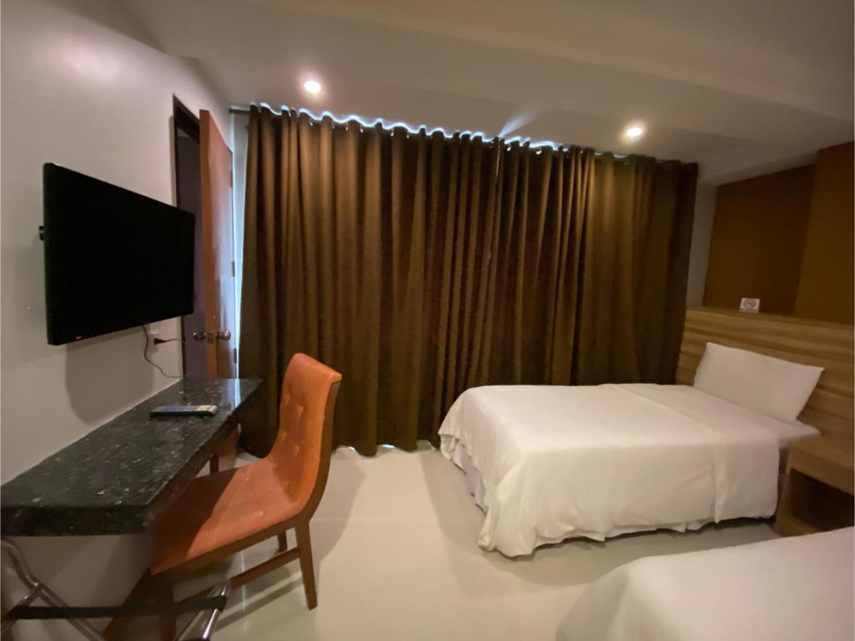 Capital O 820 Guijo Suites Makati Manila Eksteriør bilde