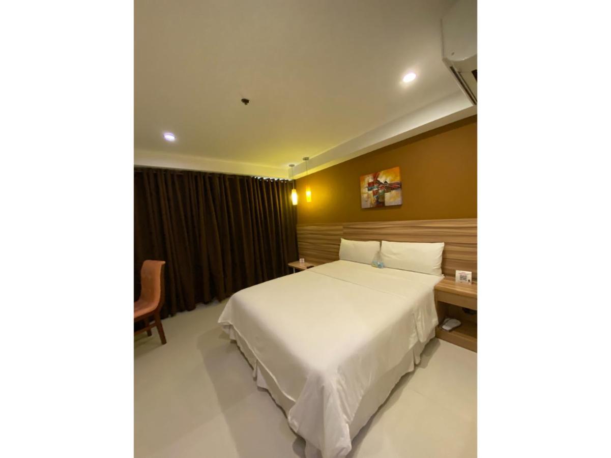 Capital O 820 Guijo Suites Makati Manila Eksteriør bilde