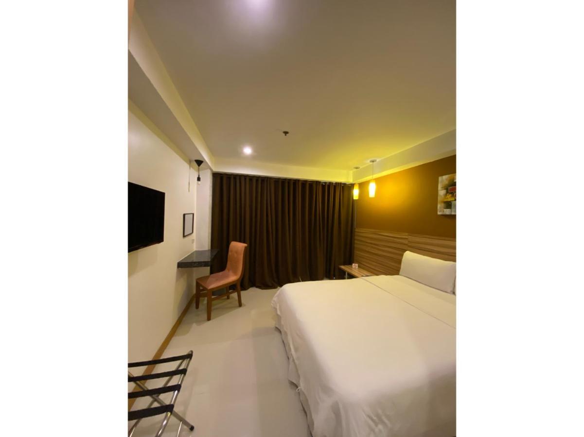 Capital O 820 Guijo Suites Makati Manila Eksteriør bilde