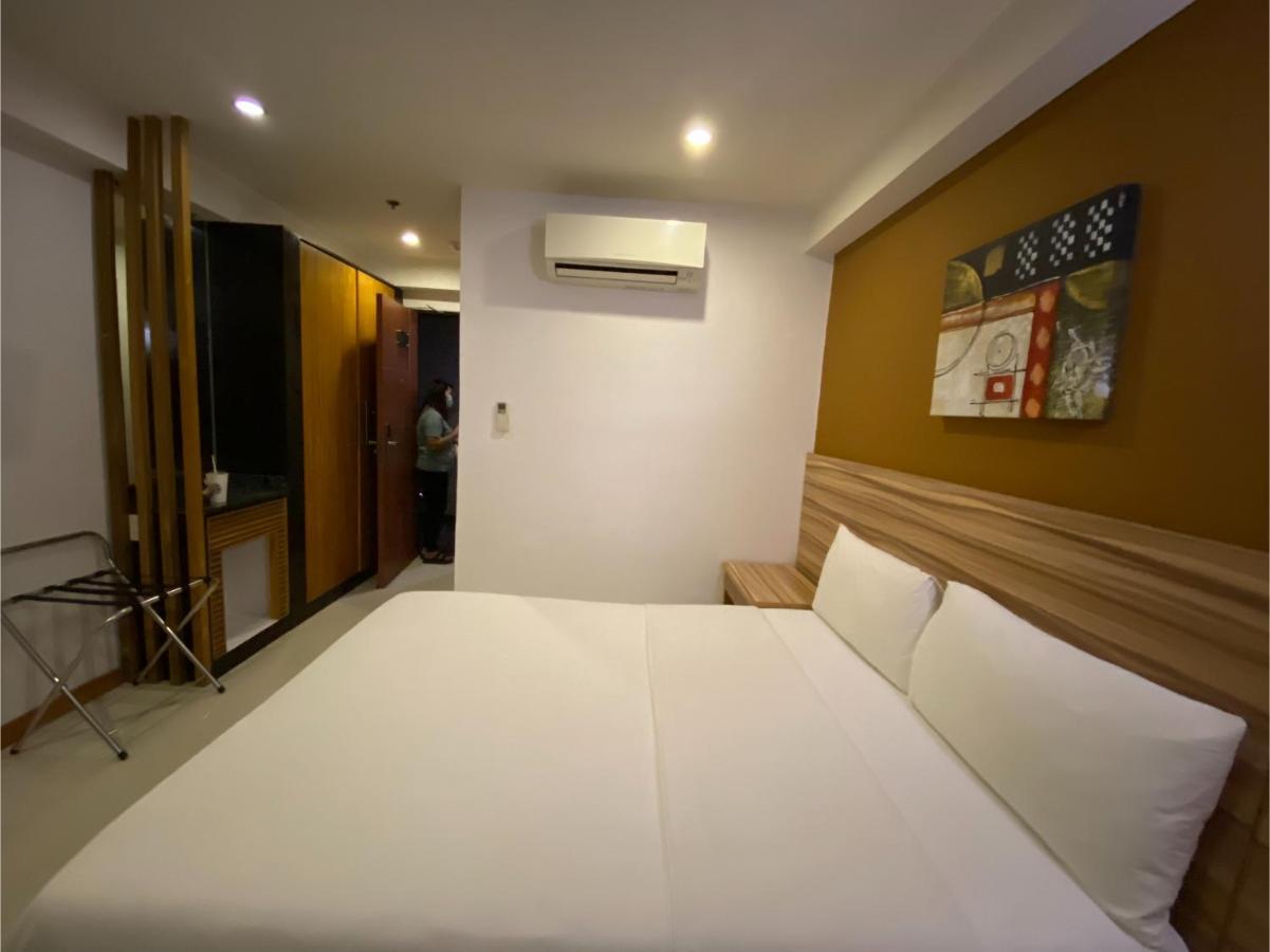 Capital O 820 Guijo Suites Makati Manila Eksteriør bilde